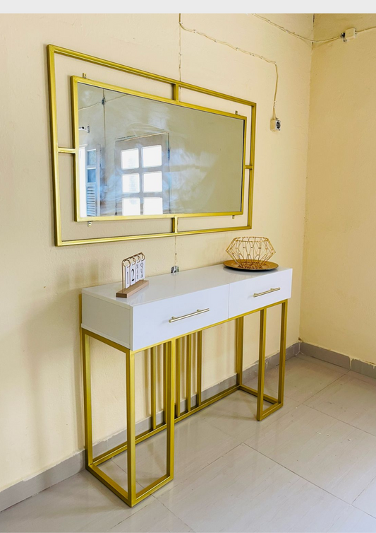 Espelho Dourado com Prateleira – Elegância e Funcionalidade no Seu Espaço!